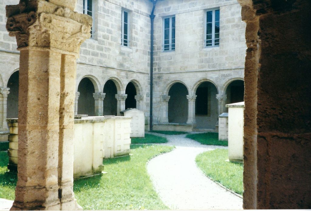 Couvent des Annonciades cloister