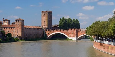 ponte scaligero castelvecchio and adige river verona