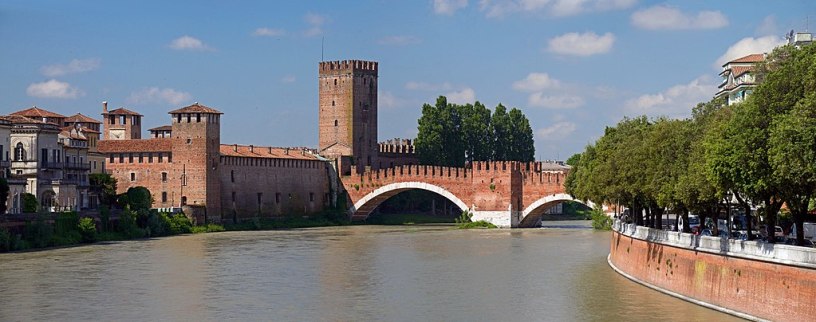 ponte scaligero castelvecchio and adige river verona